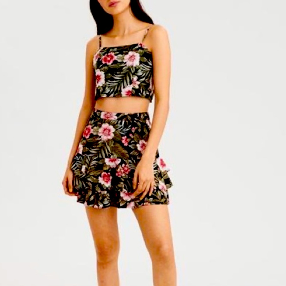 AMERICAN EAGLE LEAVES SKIRT AND TOP SET SIZE MEDIUM